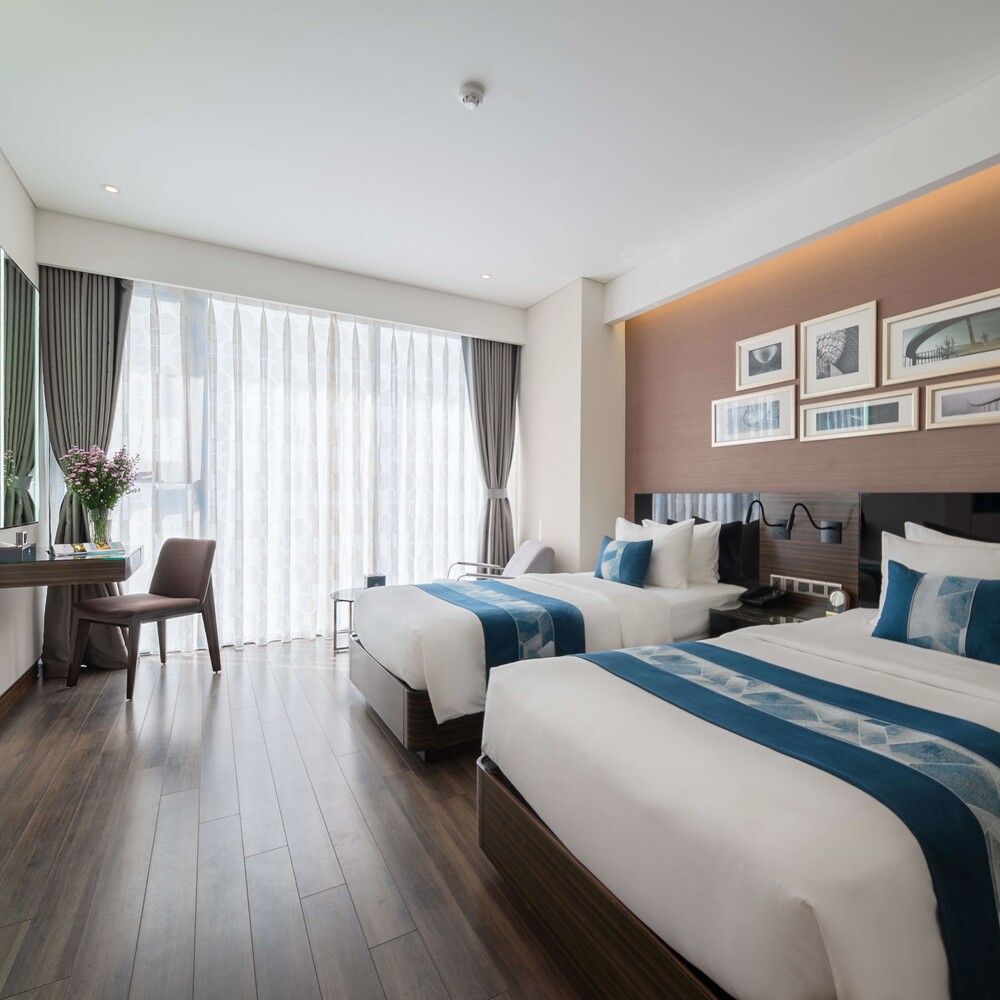 Deluxe Twin Cityview and Partial Seaview